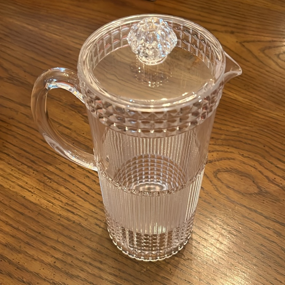 Acrylic Pitcher‎ - Picture 2 of 11